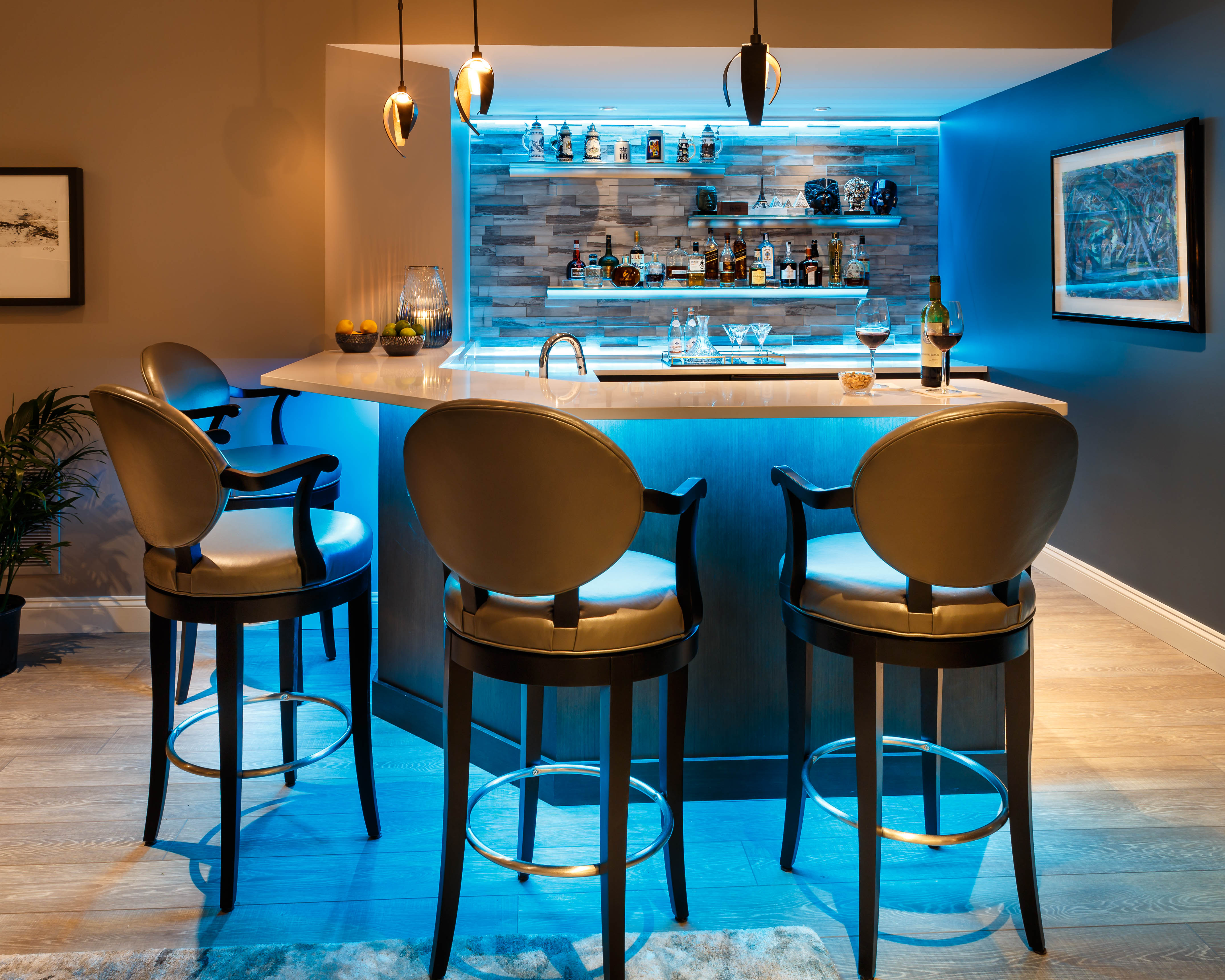 Bar wall blue